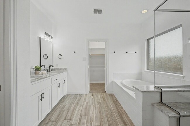 Building Photo - 2600 Brandi Ln