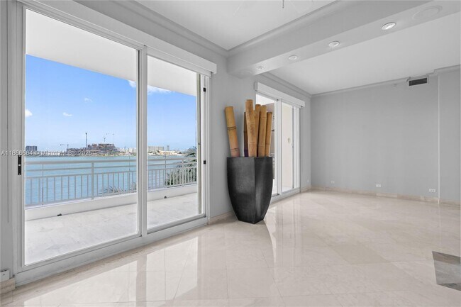 Building Photo - 888 Brickell Key Dr