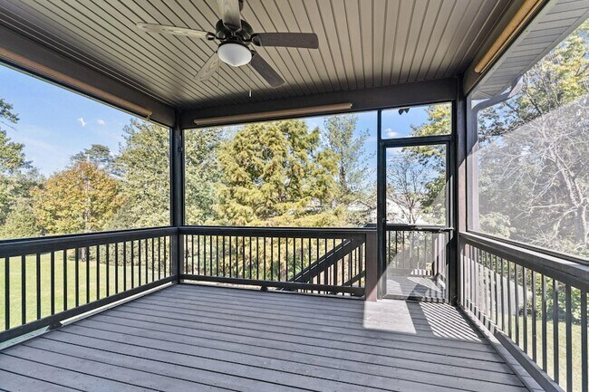 Building Photo - 1605 Labrador Dr