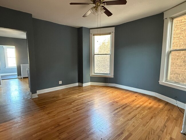 Building Photo - 4112 W Wellington Ave