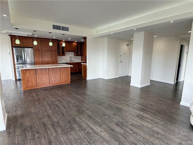 Building Photo - 10787 Wilshire Blvd