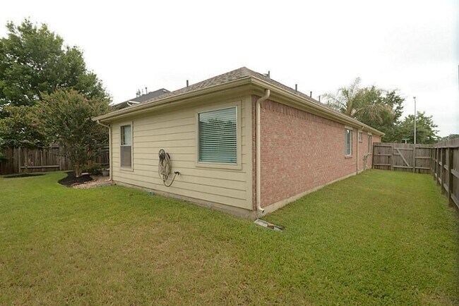 Building Photo - 3238 Stoneydale Ln