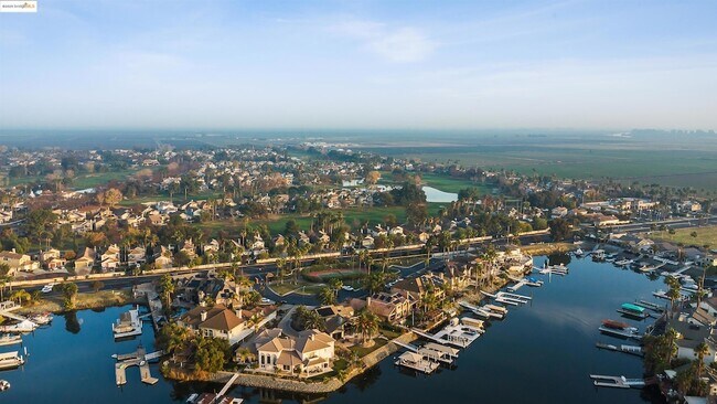 Building Photo - 4730 Spinnaker Way