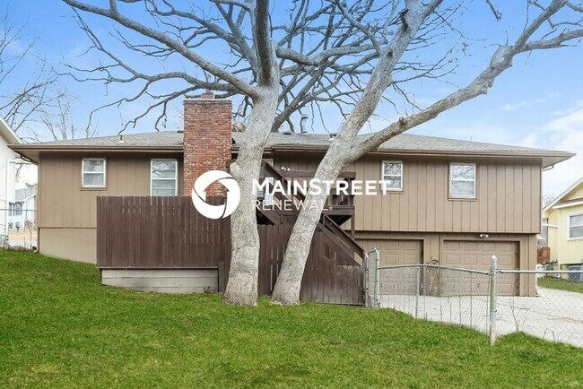 Building Photo - 3 Bedroom Pet-Friendly Home in Kansas City, MO with Main Street Renewal