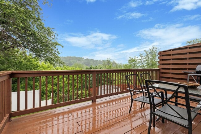 Building Photo - 3B/4B Townhome in Phoenixville!