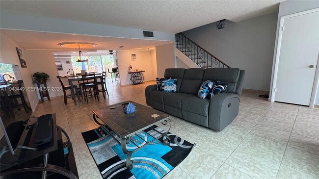 Building Photo - 808 NE 27th Ave