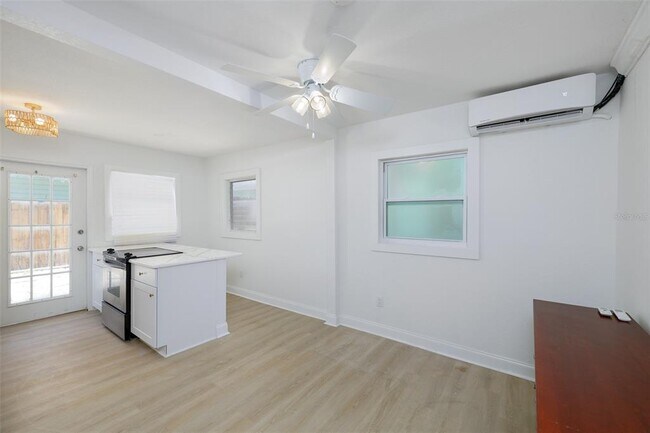 Building Photo - 618 7th Ave N