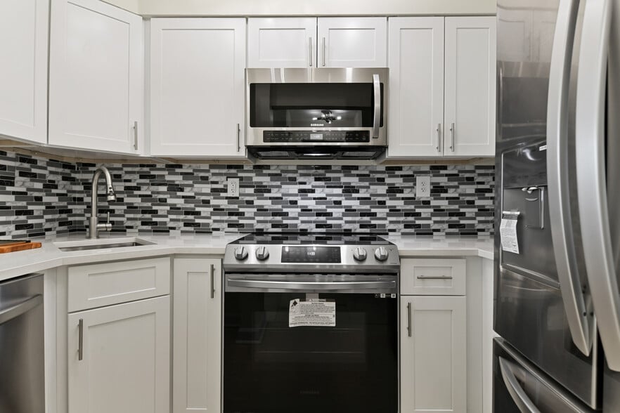 Kitchen - 2870 Pharr Court South NW