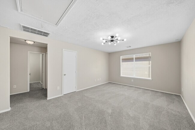 Building Photo - 21619 Knightsbrook Ln