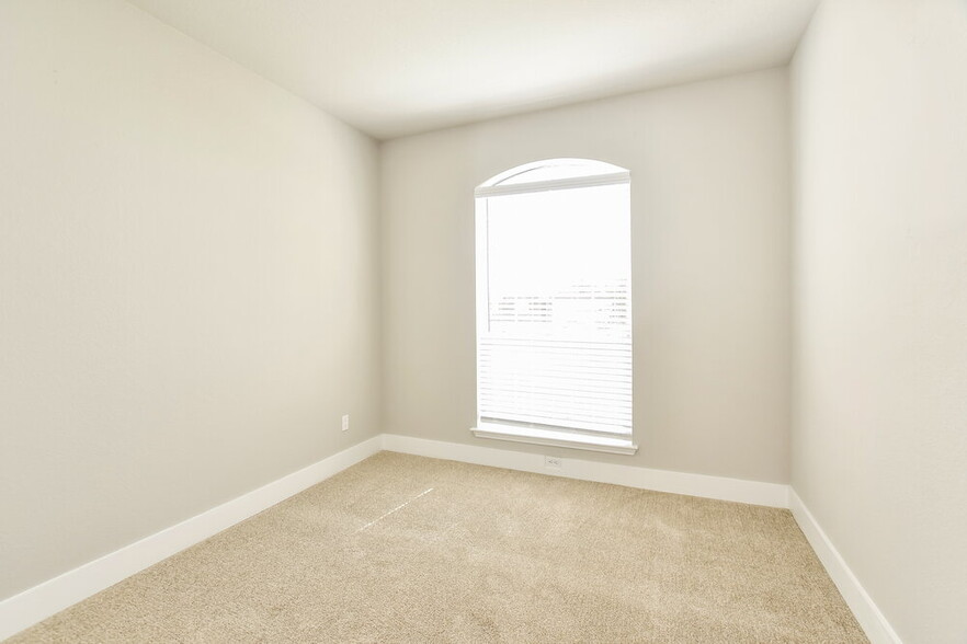 Building Photo - 1621 Lesli Dr