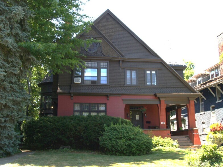 Primary Photo - 390 Linwood Ave