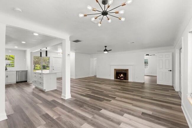 Building Photo - NEWLY RENOVATED Home For Rent in St Peters...
