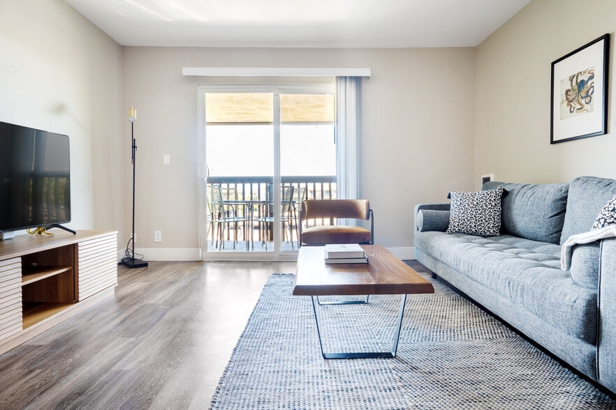 Primary Photo - 600 Edgewater Blvd