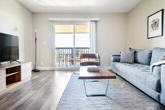 Building Photo - 788 Edgewater Blvd