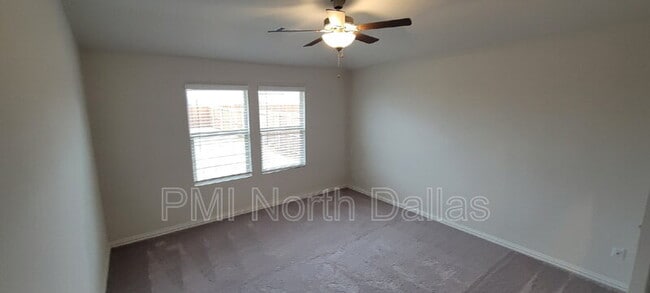 Building Photo - 2633 Oneida Ln