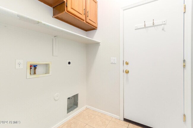 Building Photo - 14634 W Ventura St