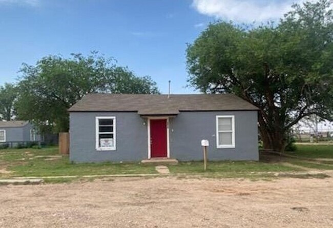 Building Photo - Handyman Special $0 First Month's Rent / “...