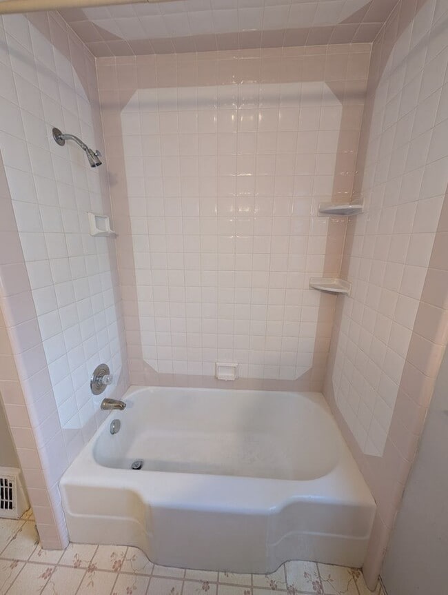 Building Photo - 547 S 11th Ave