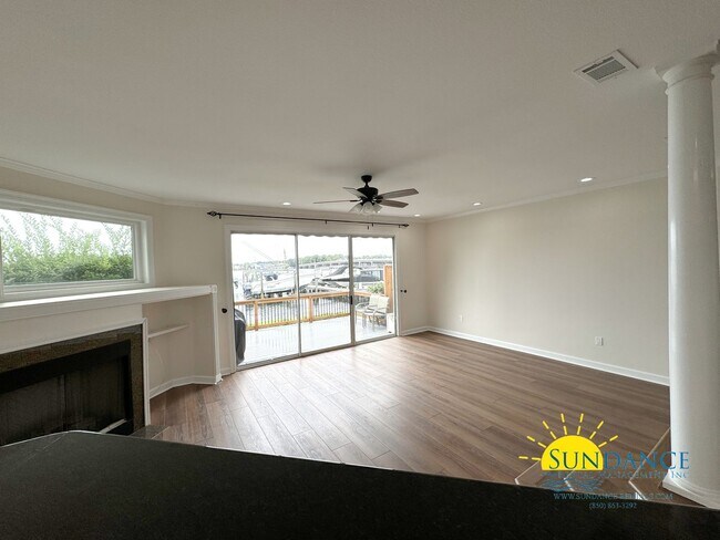 Building Photo - Waterfront Luxury Living on Cinco Bayou!