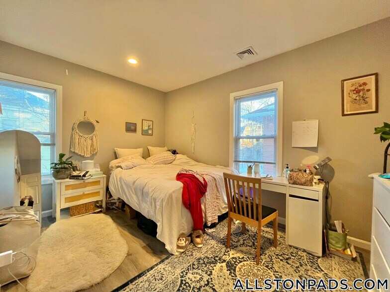 Building Photo - 39 Long Ave