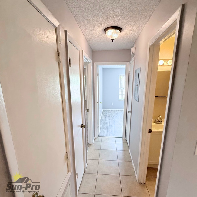 Building Photo - 417 Banana Cay Dr