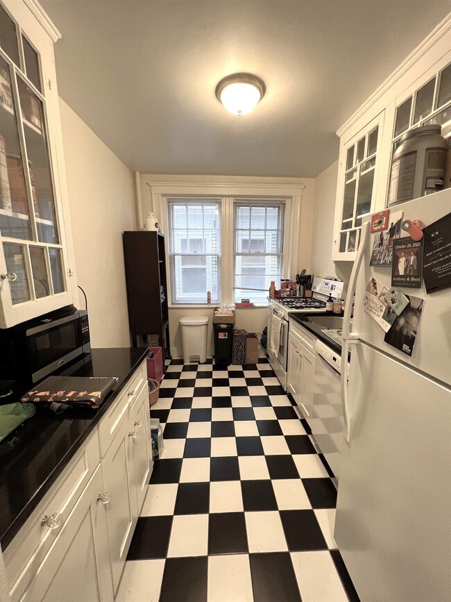 Building Photo - 15 Ellery St