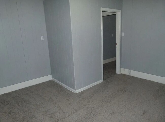 Building Photo - Rent reduced & Move-in Special! 1/2 off fi...