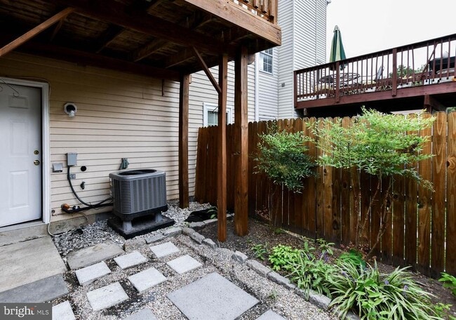 Building Photo - 15043 Cherrywood Dr