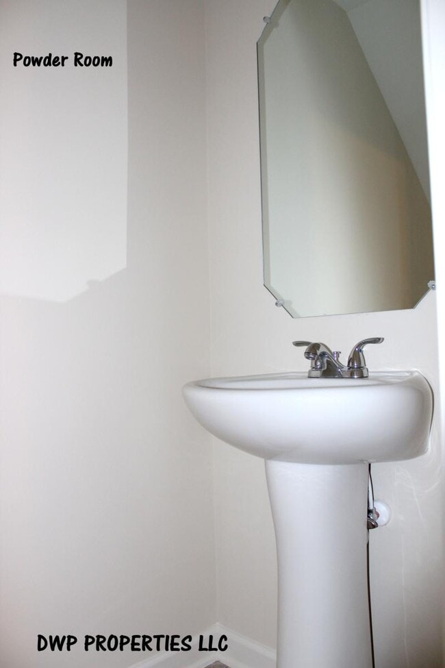 Building Photo - 4245 Youngstown Dr