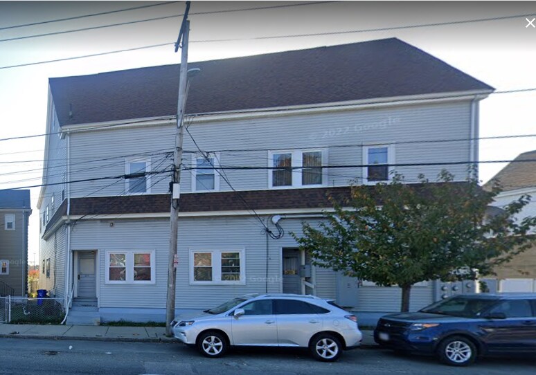 Building Photo - 493 Lynn St