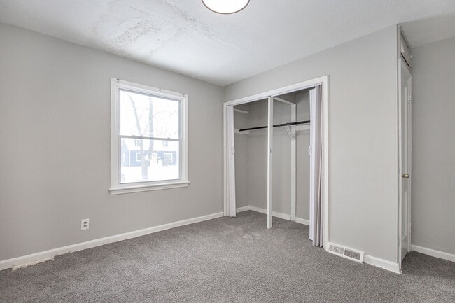 Building Photo - NEWLY RENOVATED! 3-BED, 1 BATH BEAUTIFUL  SINGLE- FAMILY HOME IN MAPLE HEIGHTS!