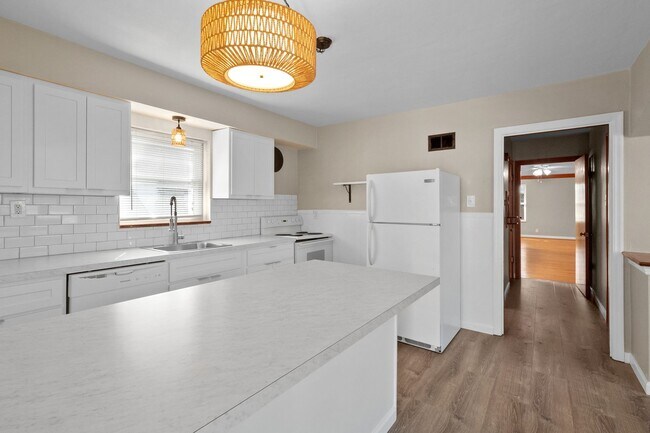 Building Photo - 4957 Miami St