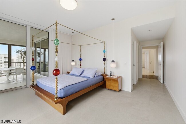 Building Photo - 8665 Bay Colony Dr