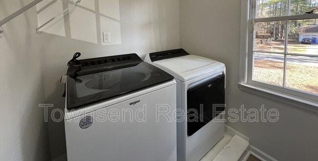 Building Photo - 1950 Merrimac Dr