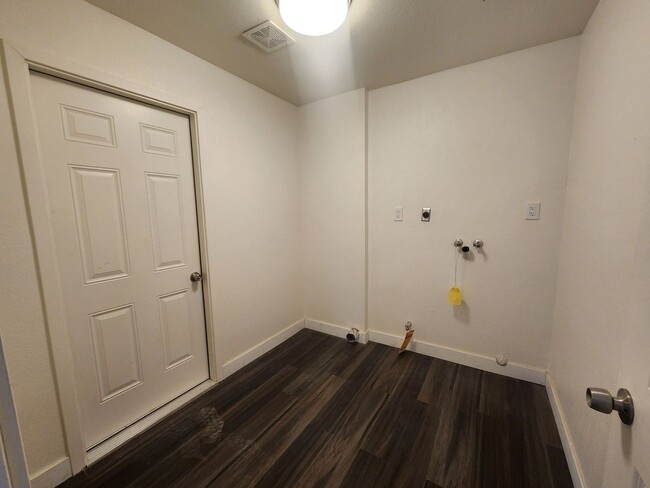 Building Photo - Newly Remodeled Two Bedroom Two Bath Home ...