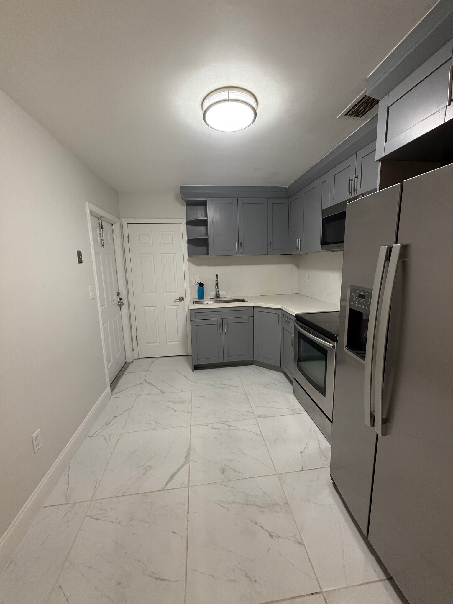 Building Photo - 815 SW 5th Ct