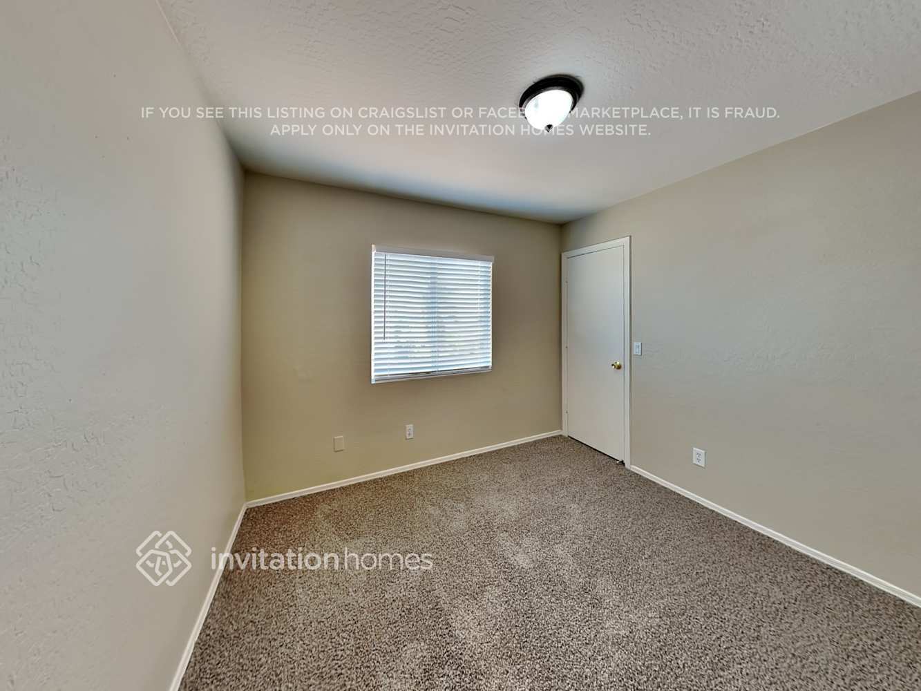 Building Photo - 11821 W Laurel Ln