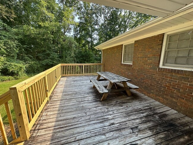 Building Photo - 927 Pinecliff Dr
