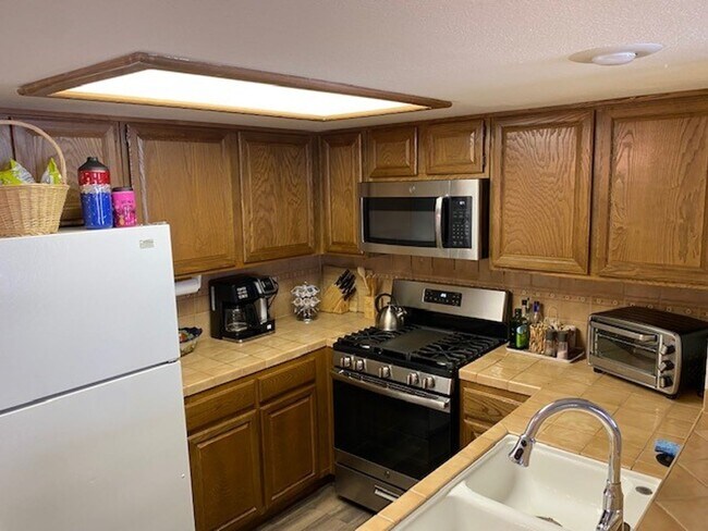 Building Photo - 2Br Waterfront  WINTER Vacation Rental Condo, Complex on the WATERFRONT Gated complex Utilities i...