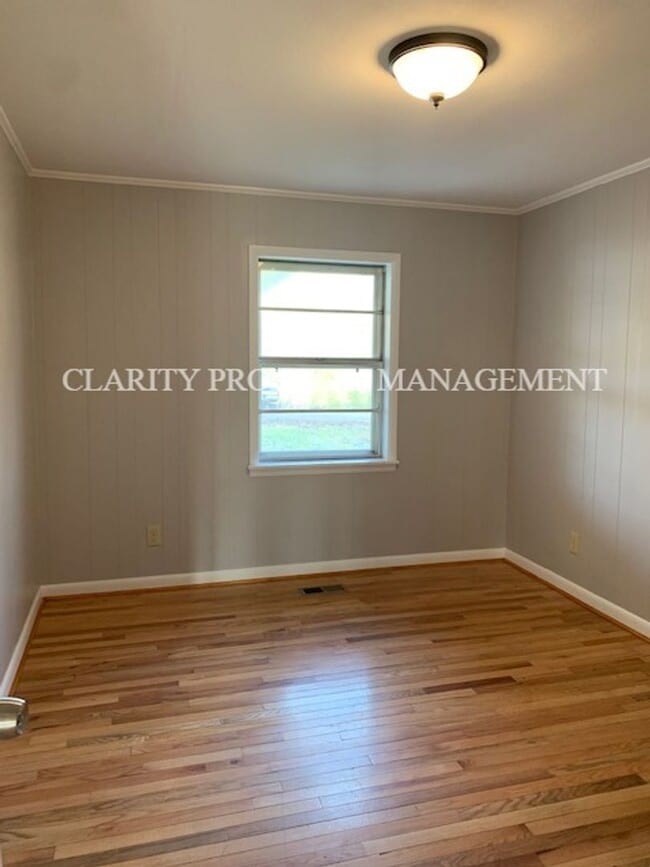 Building Photo - 142 Byrd Rd NE