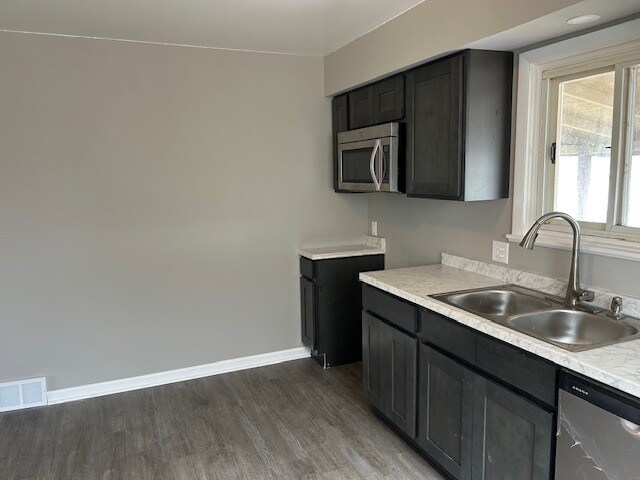 Building Photo - 6461 Almont Dr