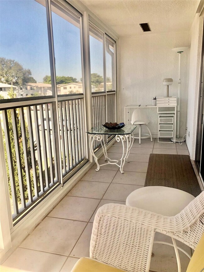 Building Photo - 137 Farnham F