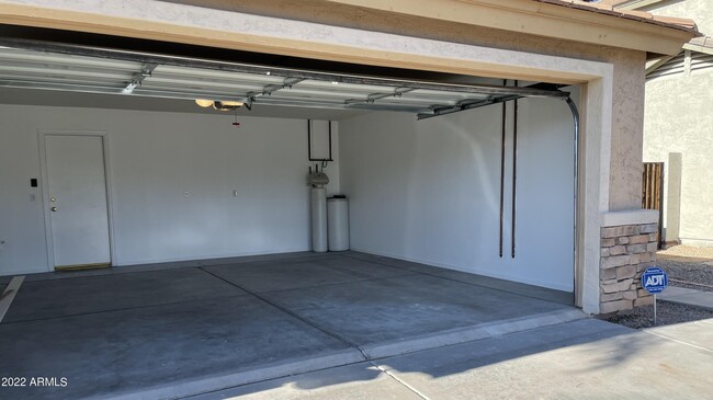 Building Photo - 324 W Oriole Way