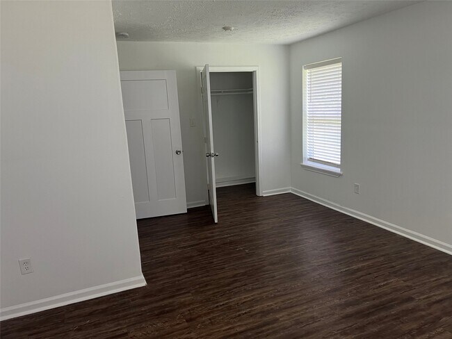 Building Photo - 1037 Yupon St