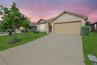 Building Photo - "Charming 4-Bed Sanctuary in San Antonio – 1702 Sq Ft of Comfortable Living!"