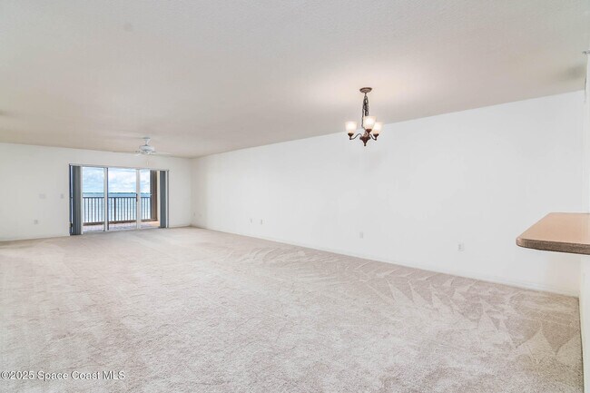 Building Photo - 7048 Sevilla Ct