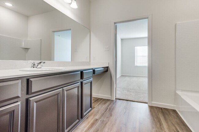 Building Photo - 308 Briar Cv