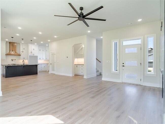 Building Photo - 1317 Bunker Dr