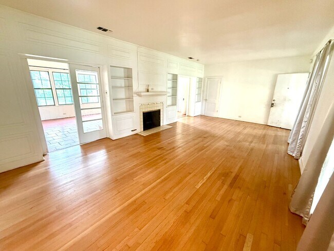 Building Photo - Historic Charm Near Woodlawn Lake! 3 Bed, 2 Bath Home with Hardwood Floors