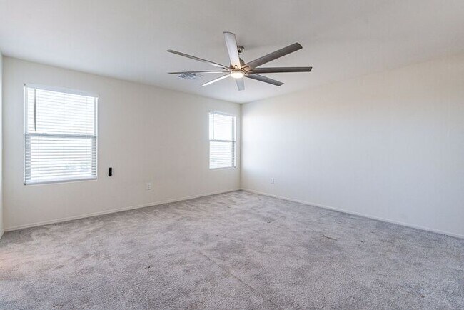 Building Photo - Pending/ Rented - Discover the perfect blend of comfort and style in Gladden Farms